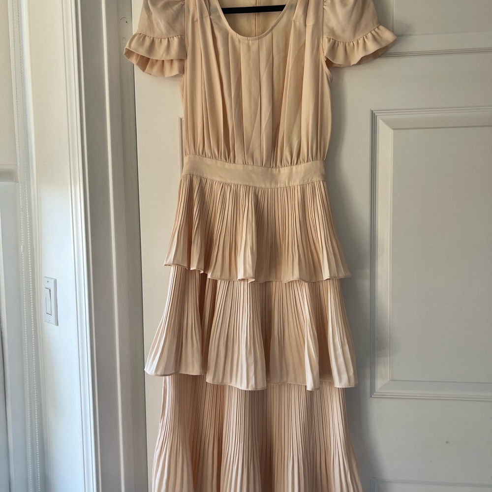 Chic Cream Tiered Long Sleeve Dress